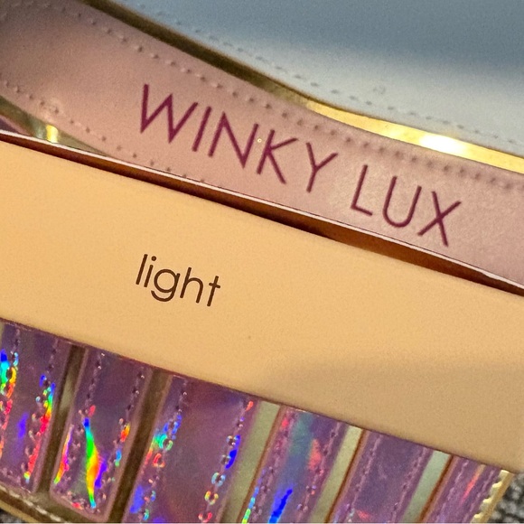 WINKY LUX Diamond Powder in Light - Picture 5 of 6